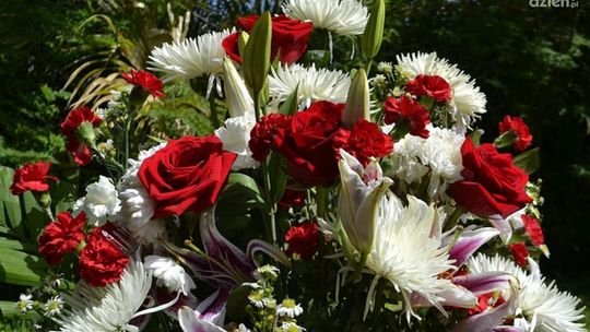 Kwiaty na pogrzeb. Czym się kierować przy wyborze? Kwiaty na pogrzeb. Czym się kierować przy wyborze?