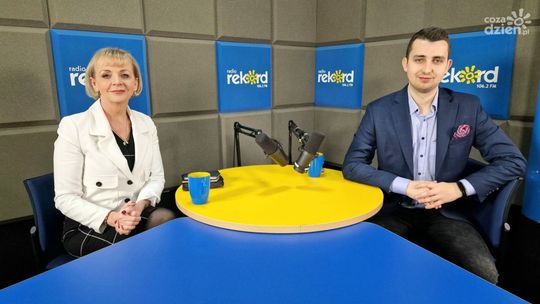 Kwiecień: Kampania wyborcza już się rozkręca. Emocje polityczne widać po obu stronach