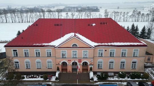 Łącznik, amfiteatr i miniobserwatorium - szkoła w Chwałowicach rozwija się