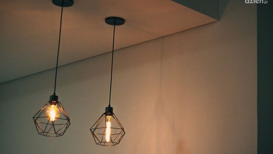 Lampa do salonu — czym się sugerować przy zakupie?