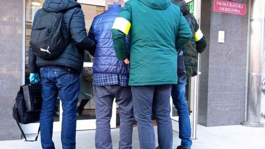 Łapówki za fałszywe recepty. Usłyszał 47 zarzutów