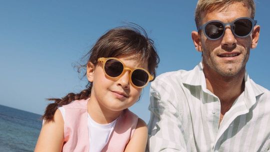 Lato nad Bałtykiem – jak zadbać o oczy podczas wypoczynku na plaży i w mieście?