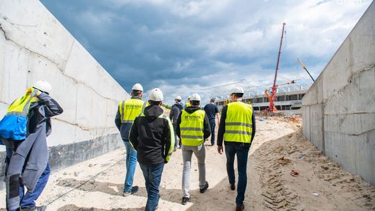 Łazienki prawie gotowe, trybuny jeszcze nie. Co z budową stadionu?