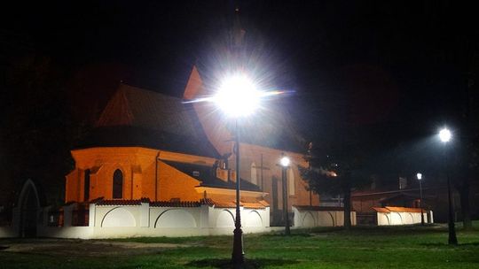 LED-y oświetlają plac Stare Miasto. I będzie ich więcej