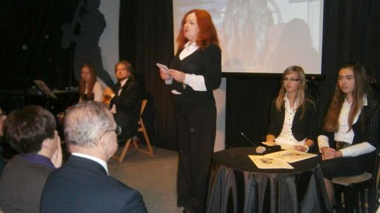 Licealiści z "Kopernika" prezentowali historię cmentarza