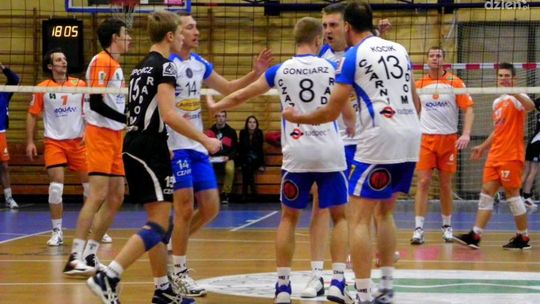 Lider okazał się za mocny. Czarni przegrali do zera