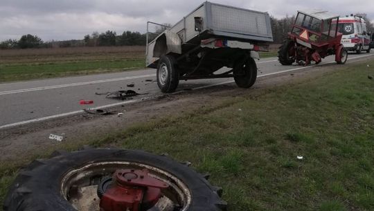 Lipsko. Zderzenie ciągnika z osobówką