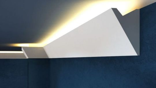 Listwa oświetleniowa sufitowa – efektowna dekoracja idealna do salonu