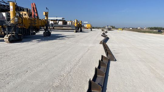 Lotnisko: Ostatni etap budowy pasa