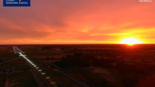 Lotnisko w Radomiu. Testowo włączyli światła na pasie startowym