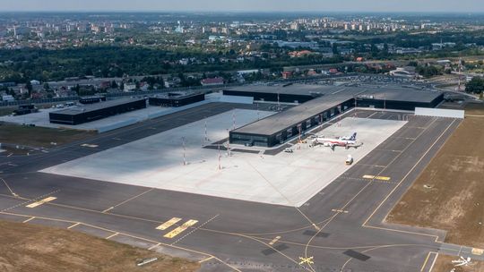 Lotnisko Warszawa-Radom przejmie część ruchu z warszawskiego Okęcia. Po raz pierwszy tak duży samolot pojawi się na radomskim lotnisku