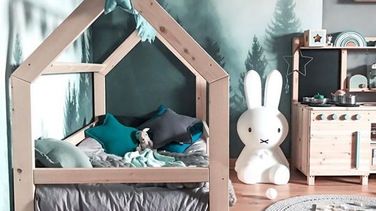 Łóżko domek -  inspiracje do pokoju dziecięcego