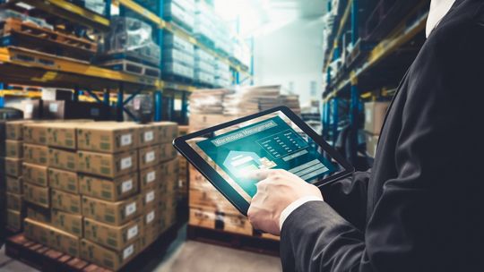 Magazynowy system informatyczny w logistyce magazynowej – jak system WMS optymalizuje procesy magazynowe?