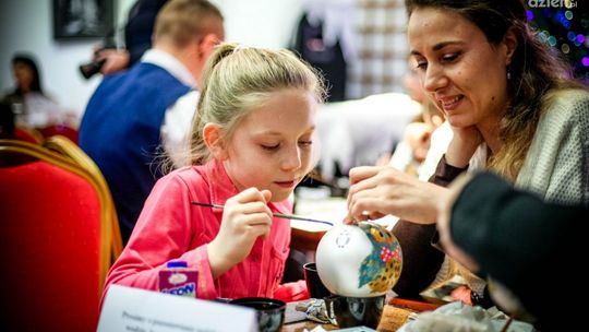Malowanie bombek na licytację
