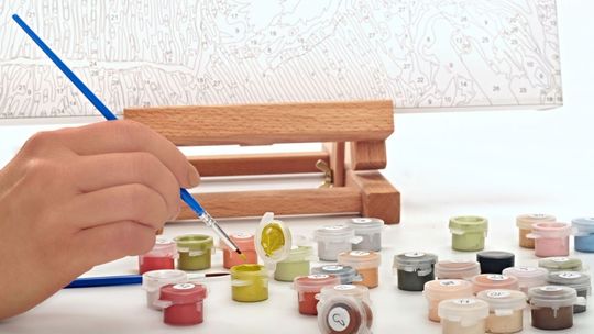 Malowanie po numerach – kreatywna zabawa dla całej rodziny