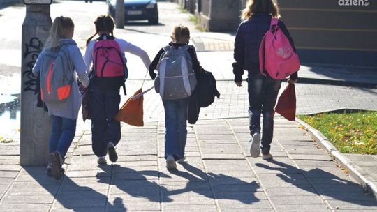 Maluchy chodzą do szkoły na dwie i trzy zmiany