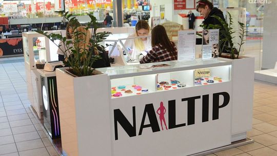 Manicure hybrydowy: poznaj wiosenne trendy