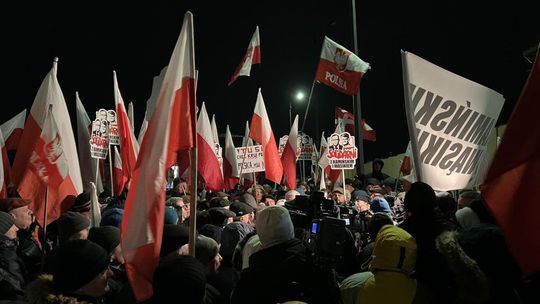 Mariusz Kamiński ułaskawiony. Tłumy pod radomskim aresztem Mariusz Kamiński ułaskawiony. Tłumy pod radomskim aresztem