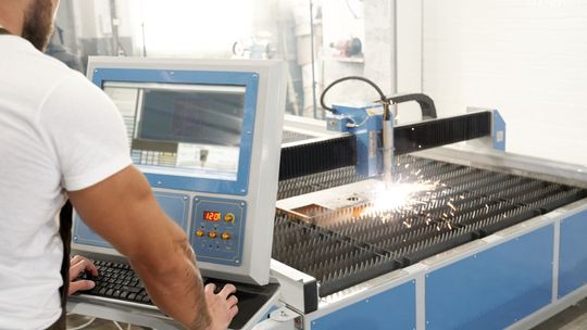 Maszyny CNC – niezawodność od dystrybutora obrabiarek CNC Maszyny CNC – niezawodność od dystrybutora obrabiarek CNC