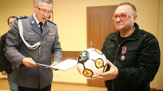 Mazowiecka policja przekazała gadżety dla WOŚP - zobacz licytacje