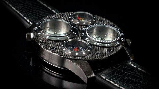 Mechanizm kwarcowy w zegarkach - co warto o nim wiedzieć?