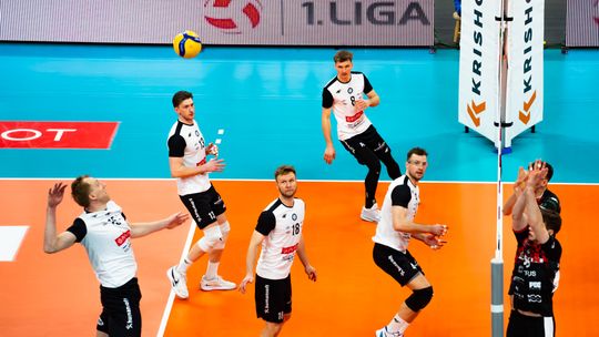 Mecz o kontakt z ósemką. Pierrot Czarni Radom podejmą MCKiS Jaworzno