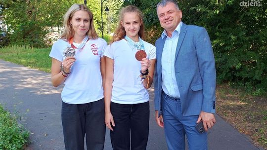 Medalistki MŚ juniorów już w Radomiu - te dwa krążki to ogromny sukces radomskiej lekkiej atletyki! 