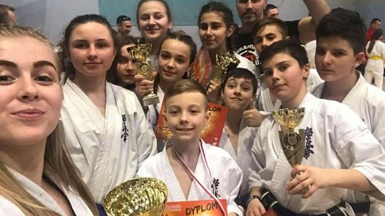 Medalowa zdobycz karateków Dragona