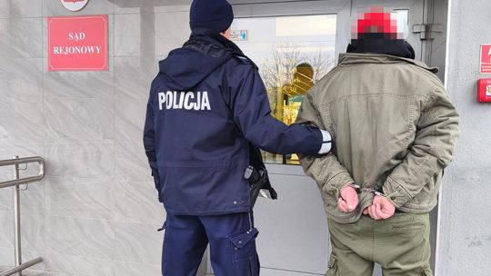 Mężczyzna znęcał się nad rodzicami. Grozi mu 5 lat więzienia