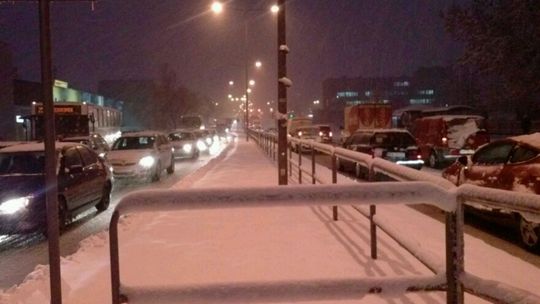 Miasto zakorkowane - ślisko na drogach!