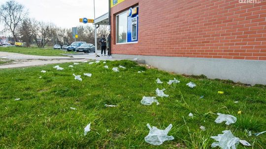 Miasto zasypały rękawiczki