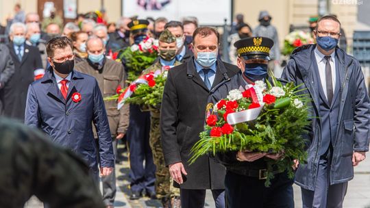 Miejskie obchody Święta Konstytucji 3 Maja. Politycy złożyli kwiaty