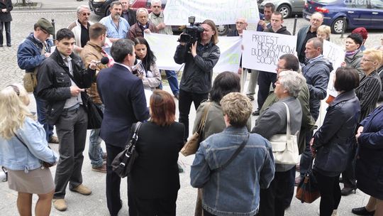 Mieszkańcy bloku przy Mieszka I 15 protestowali pod USC!