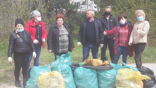 Mieszkańcy gminy Jastrzębia wspólnie sprzątali śmieci