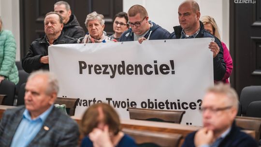 Mieszkańcy ulicy Piwnej pojawili się na sesji - Walczymy o swoje interesy - tłumaczyli 