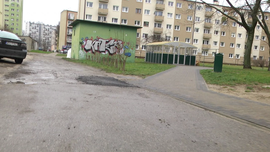 Mieszkańcy z XV-lecia proszą MZDiK o remont chodnika