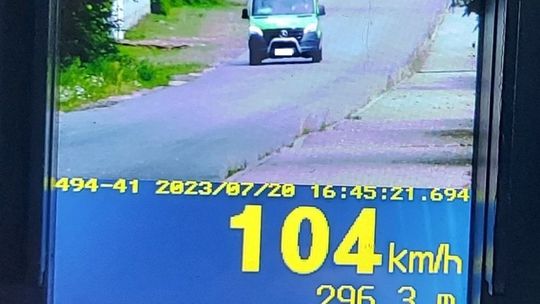Mieszkaniec Radomia jechał ponad 100 km/h w obszarze zabudowanym