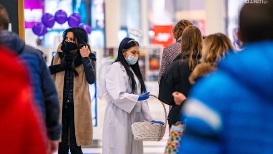 Mikołajkowy weekend. Tłumy na zakupach w Galerii Słonecznej 