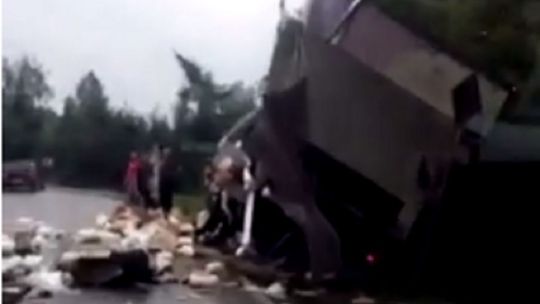 MILEJOWICE. Zderzenie TIR-ów. Objazdy - Aktualizacja