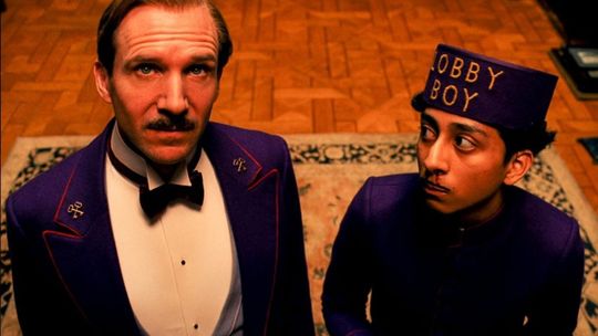 Miłość, zbrodnia i ucieczka w "Grand Budapest Hotel" (recenzja filmu)