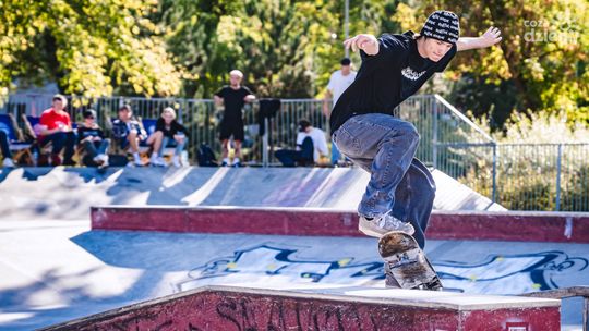 Miłośnicy jazdy na deskorolce ponownie spotkali się w skateparku Obozisko