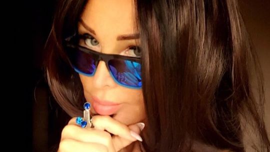 Minge robi zakupy w "chińczyku"?