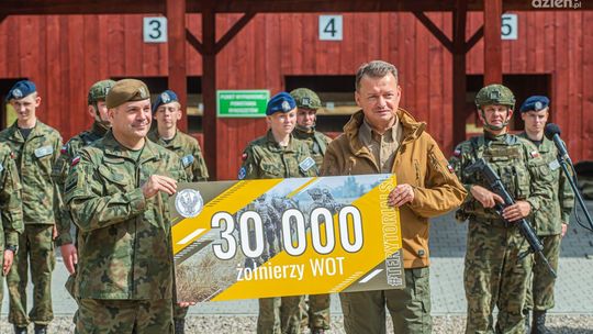 Minister Błaszczak odwiedził strzelnicę w Lipinach