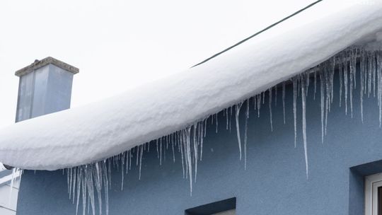 Minister przypomina: Odśnieżajmy dachy Minister przypomina: Odśnieżajmy dachy