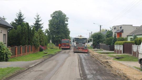 Mirów. Ruszyły prace budowlane na drodze w Rogowie