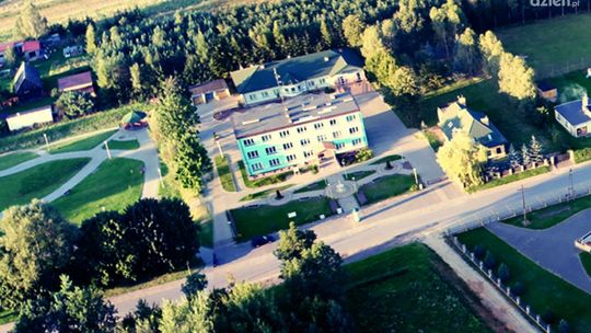 Mirów. Zgłoś się po pomoc, odbierz paczkę żywnościową