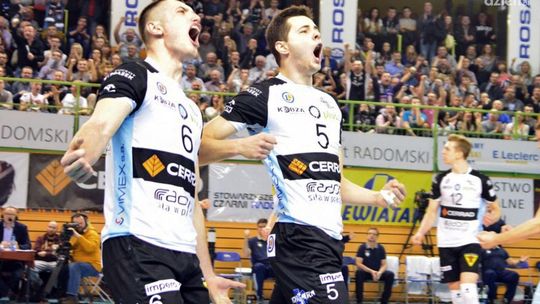 Mistrzowie na kolanach!