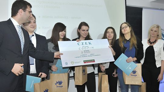 Młodzi przedsiębiorczy z nagrodami Młodzi przedsiębiorczy z nagrodami