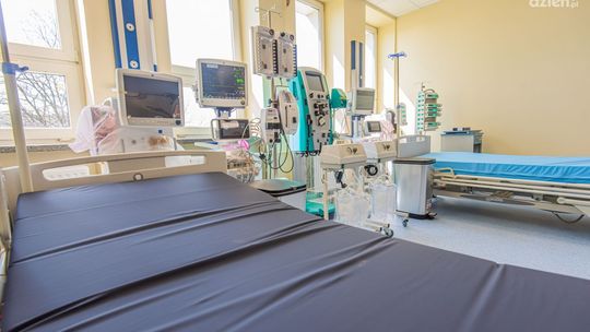 Mniej łóżek covidowych na Mazowszu