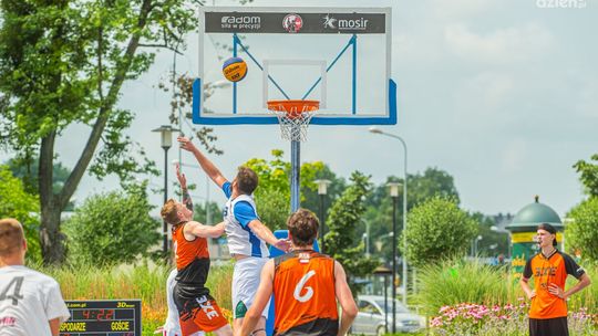 Moc koszykarskich atrakcji na zakończenie cyklu 3x3 w niedzielę w Pionkach
